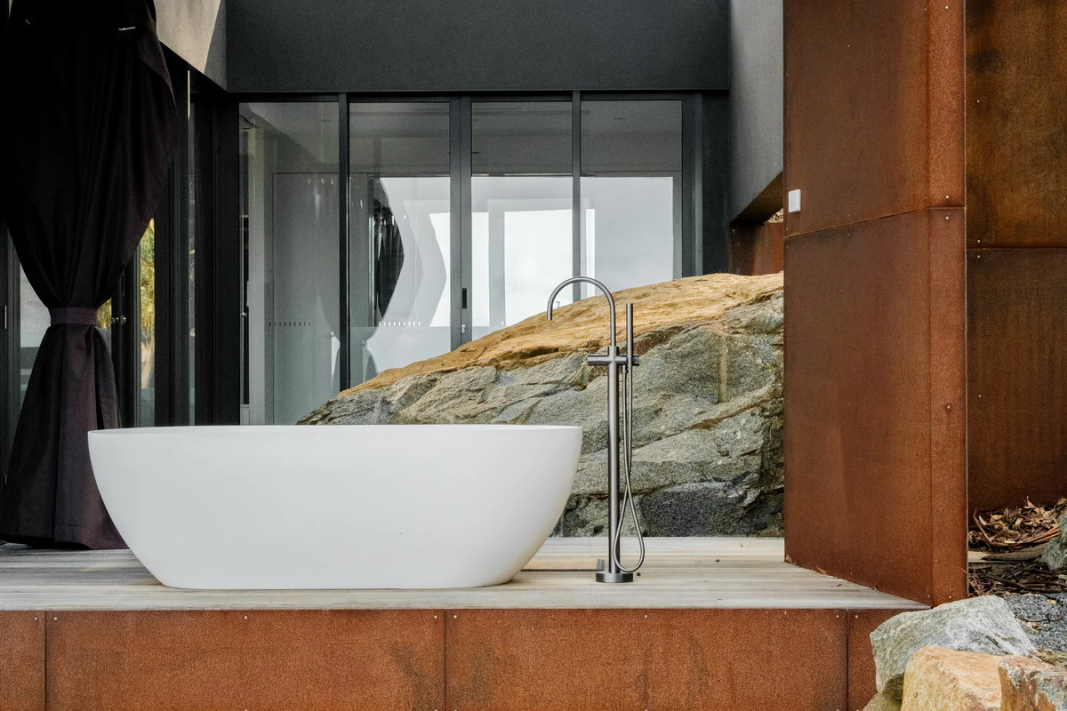 Alfresco bathtub